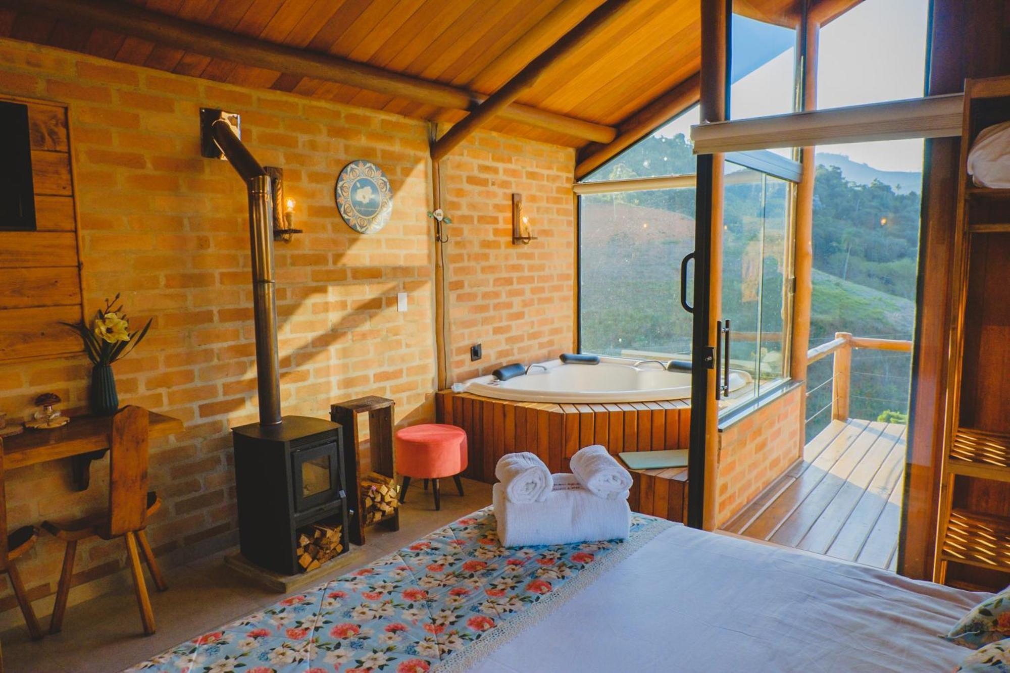 Pousada Ho'Oponopono Chalets & Wine Sapucaí-Mirim Exteriör bild