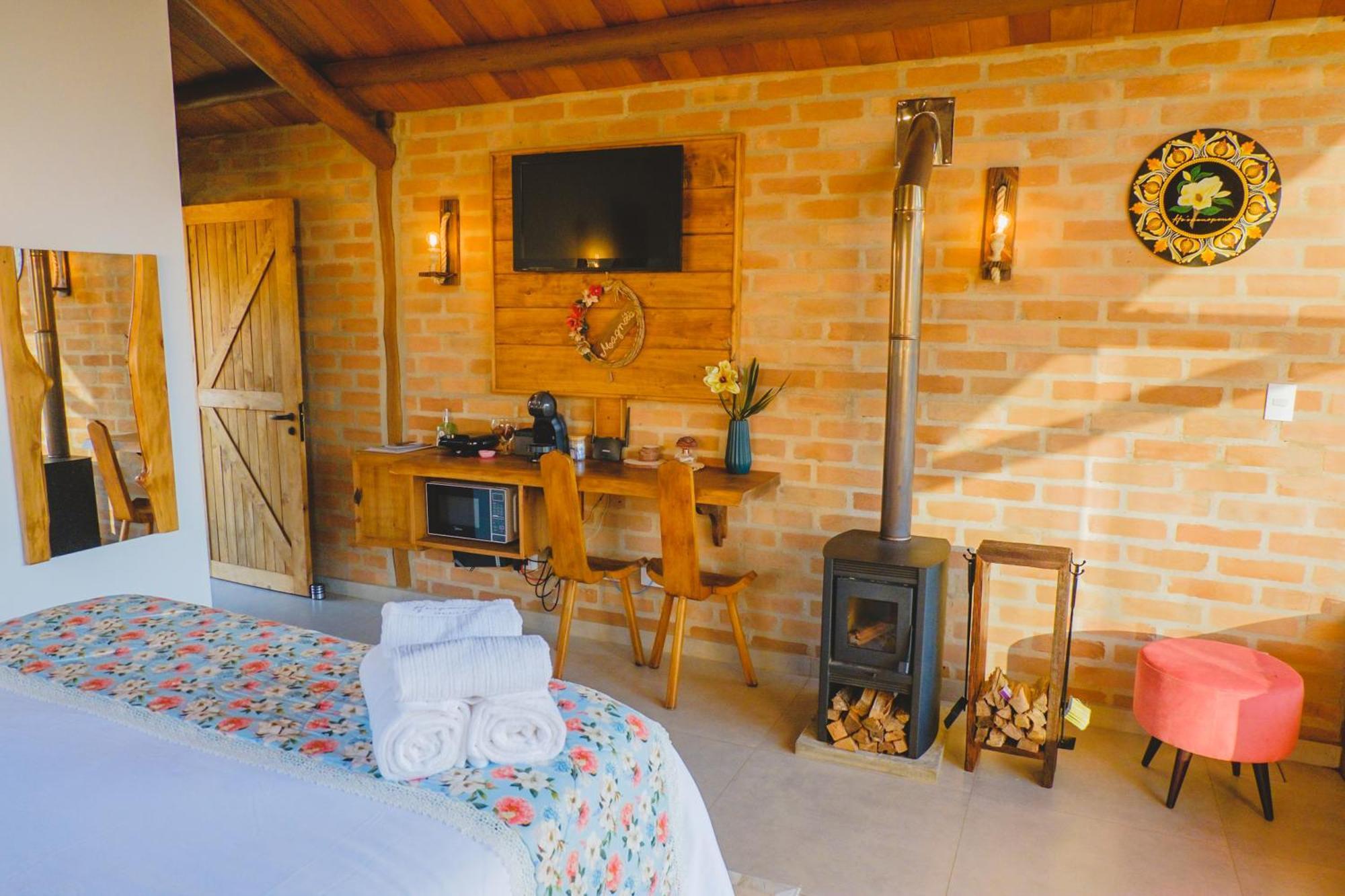 Pousada Ho'Oponopono Chalets & Wine Sapucaí-Mirim Exteriör bild